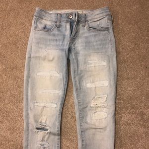 American Eagle light wash blue jeans